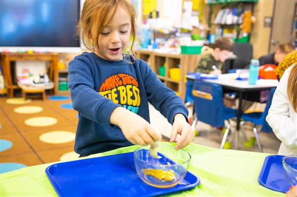 Students learning about Green Eggs and Ham and how to make them. 